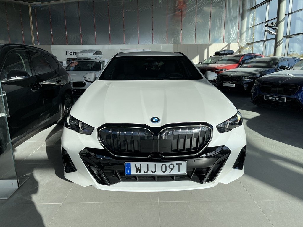 BMW 530 M Sport 2027, photo 2/10