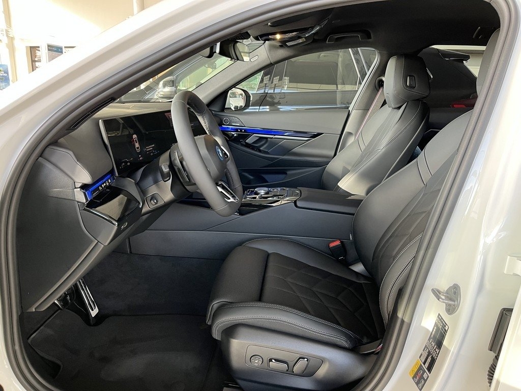 BMW 530 M Sport 2027, photo 5/10