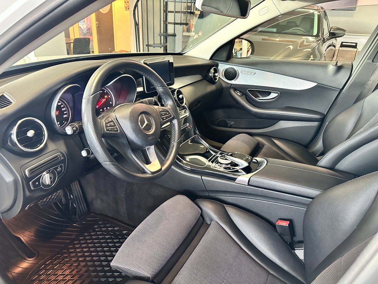 Mercedes-Benz C 220 d Avantgarde 2018, bild 6/10