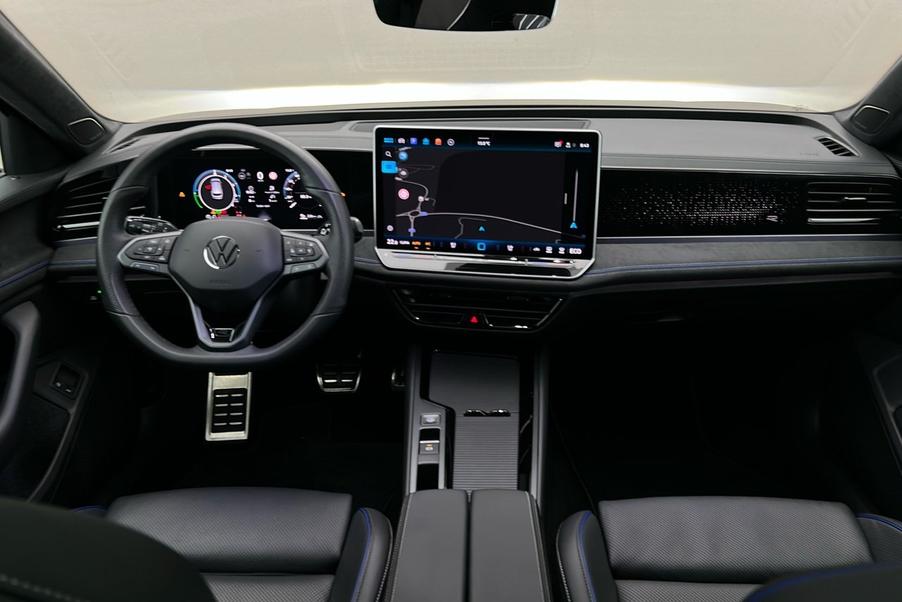 Volkswagen Passat 1.5 eHybrid R-Line 2026, photo 6/10