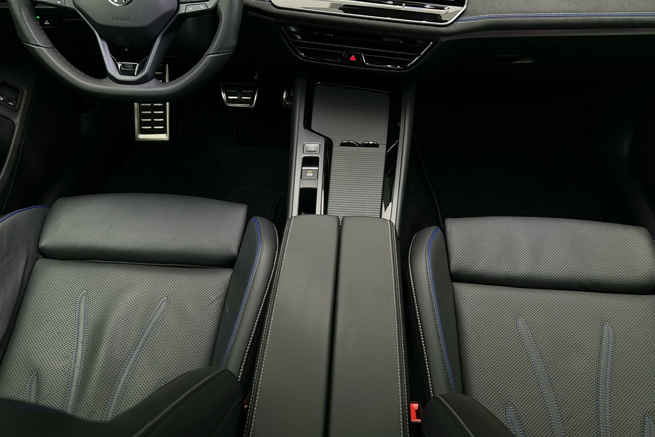 Volkswagen Passat 1.5 eHybrid R-Line 2026, kuva 9/10