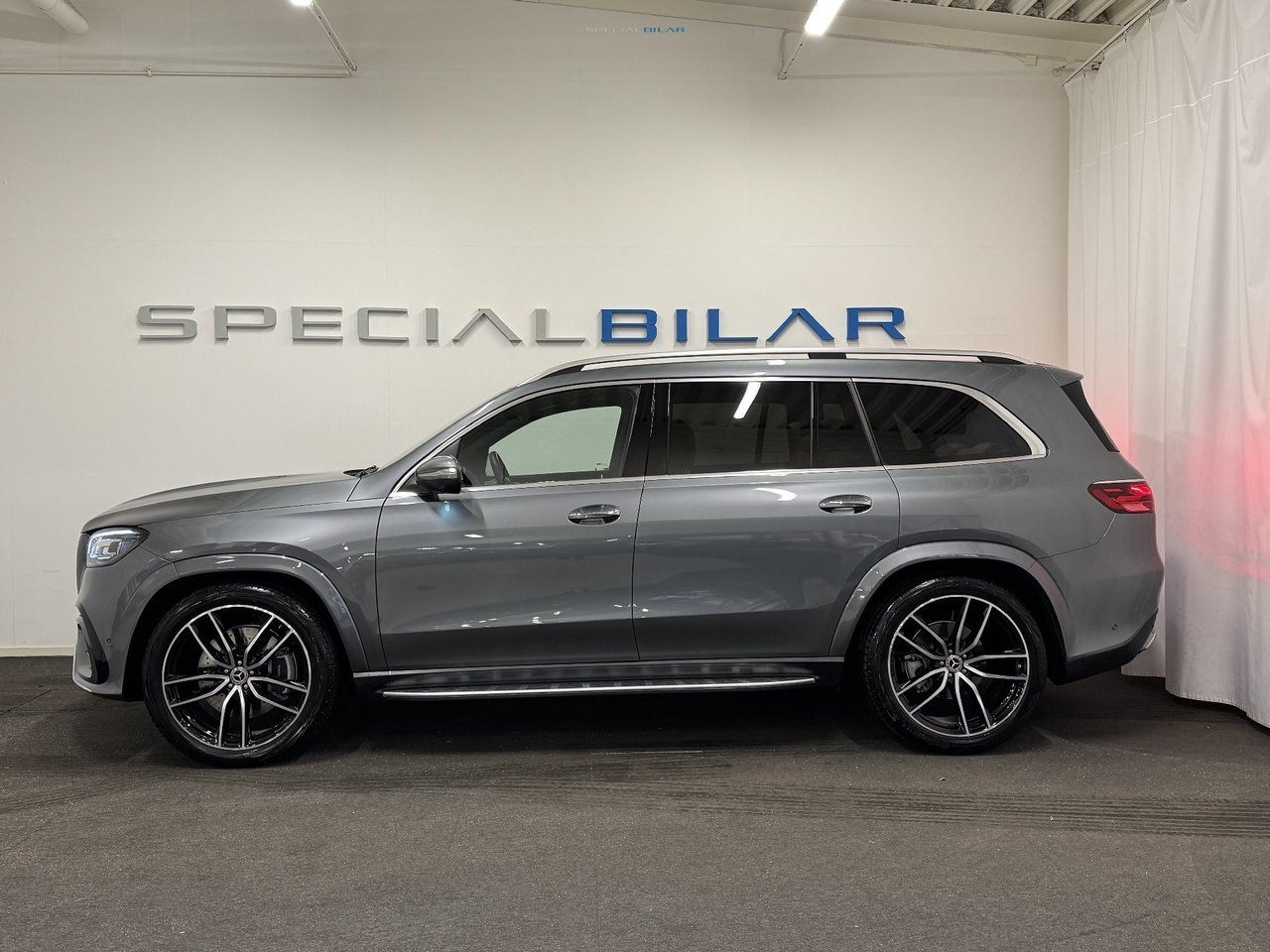 Mercedes-Benz GLS AMG Line Grand Edition 2026, photo 2/10