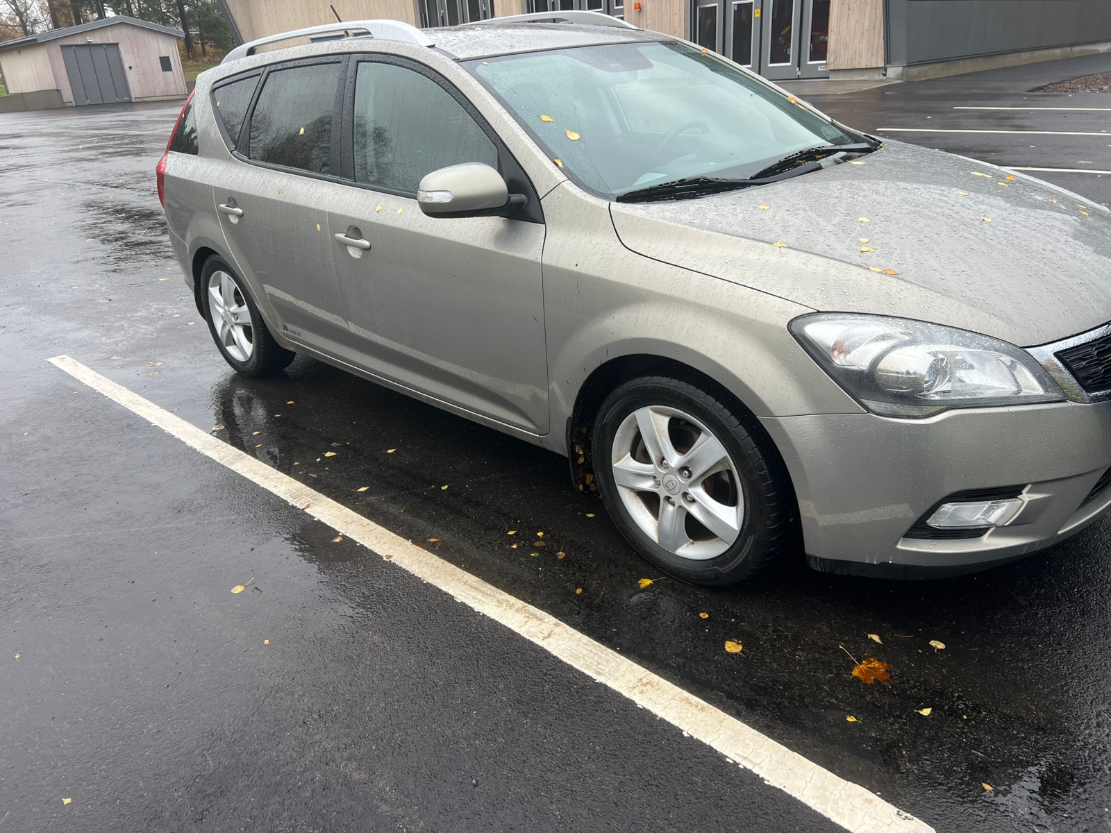 Kia Ceed 1.6 CRDi 128 2011, bild 2/5