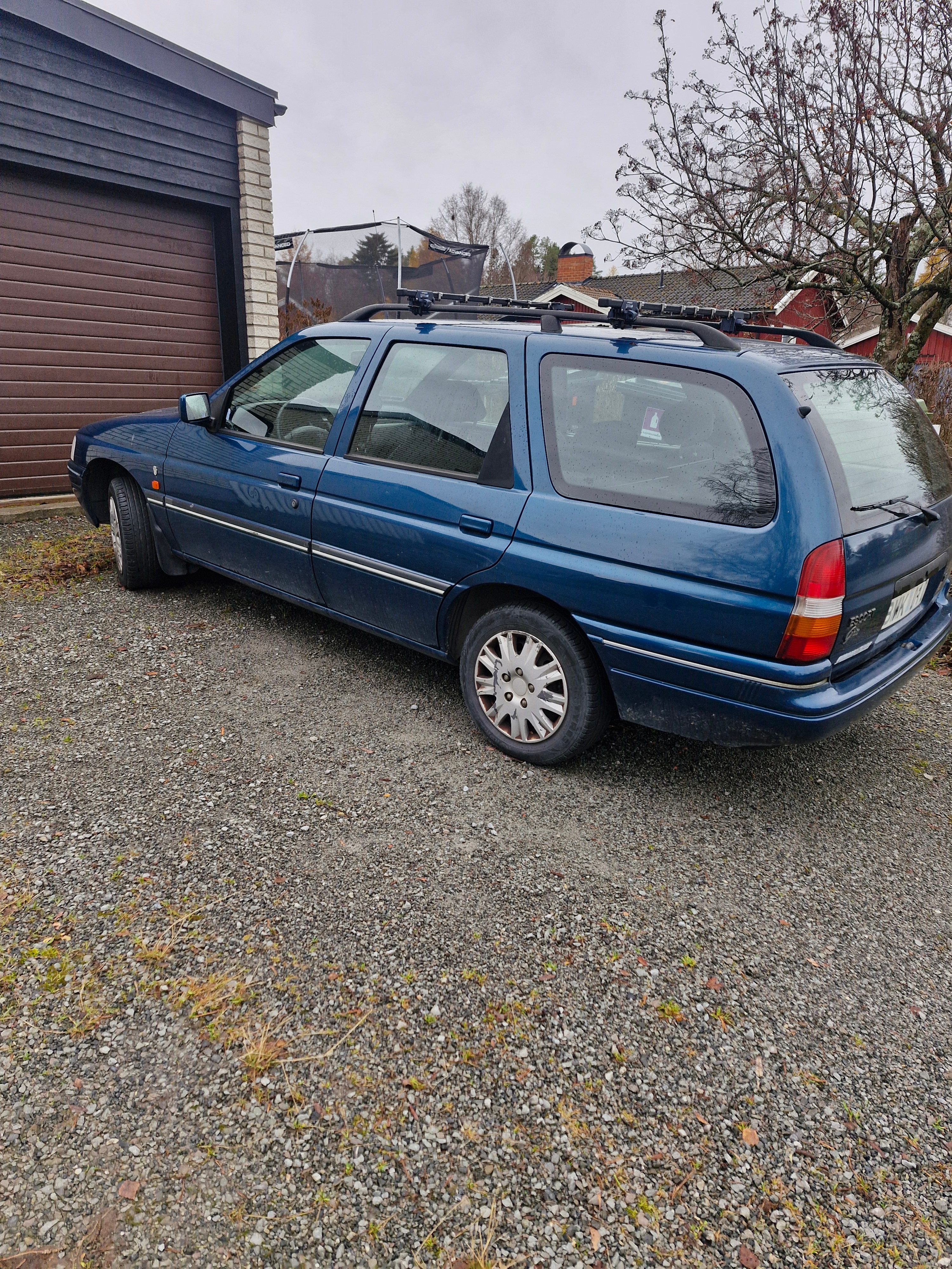 Ford Escort 1.8 16V 1995, bild 2/2