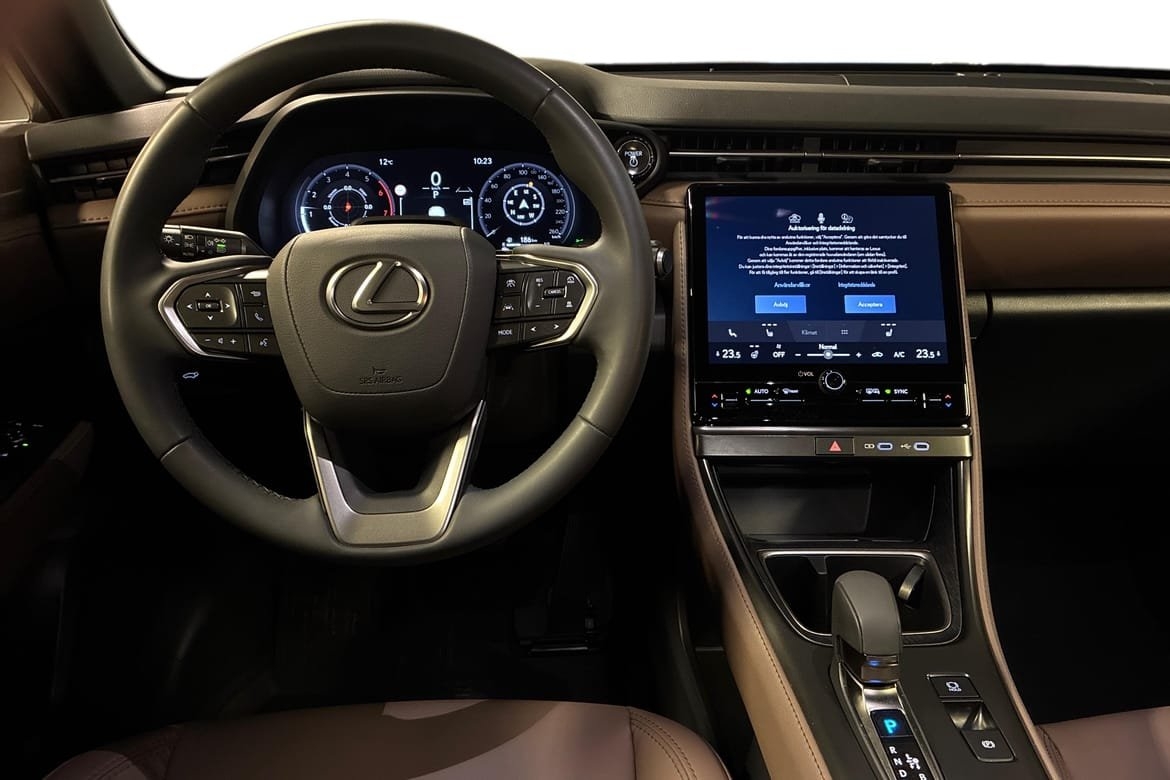 Lexus LBX Elegant 2026, photo 9/10
