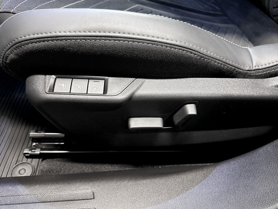 Peugeot 2008 1.2 PureTech 130 GT 2025, bild 6/10