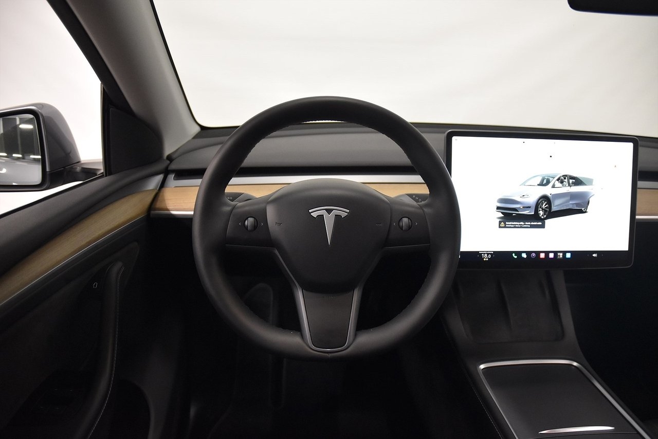 Tesla Model Y 2023, bild 2/10