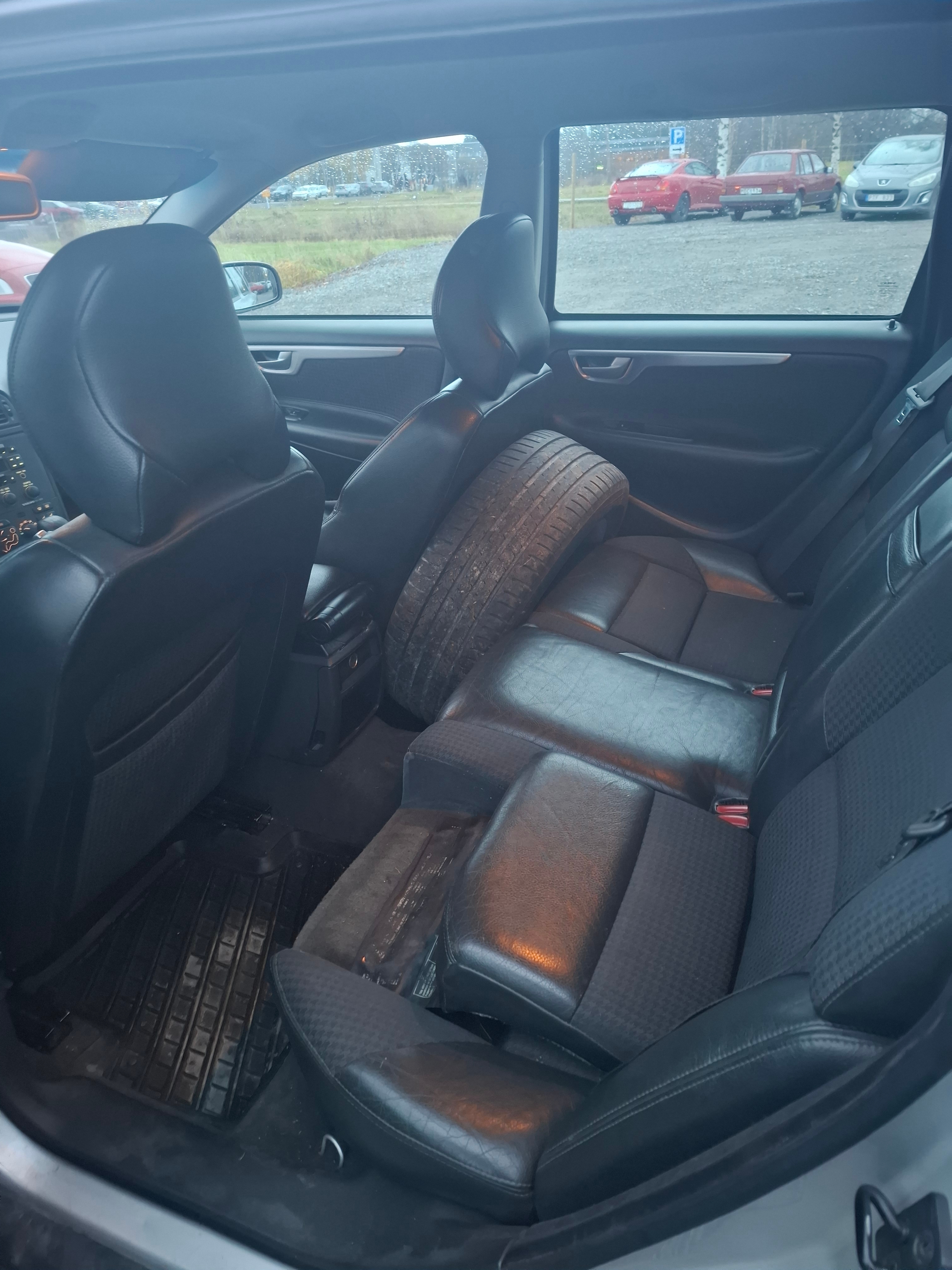 Volvo V70 2.4 2004, kuva 4/5