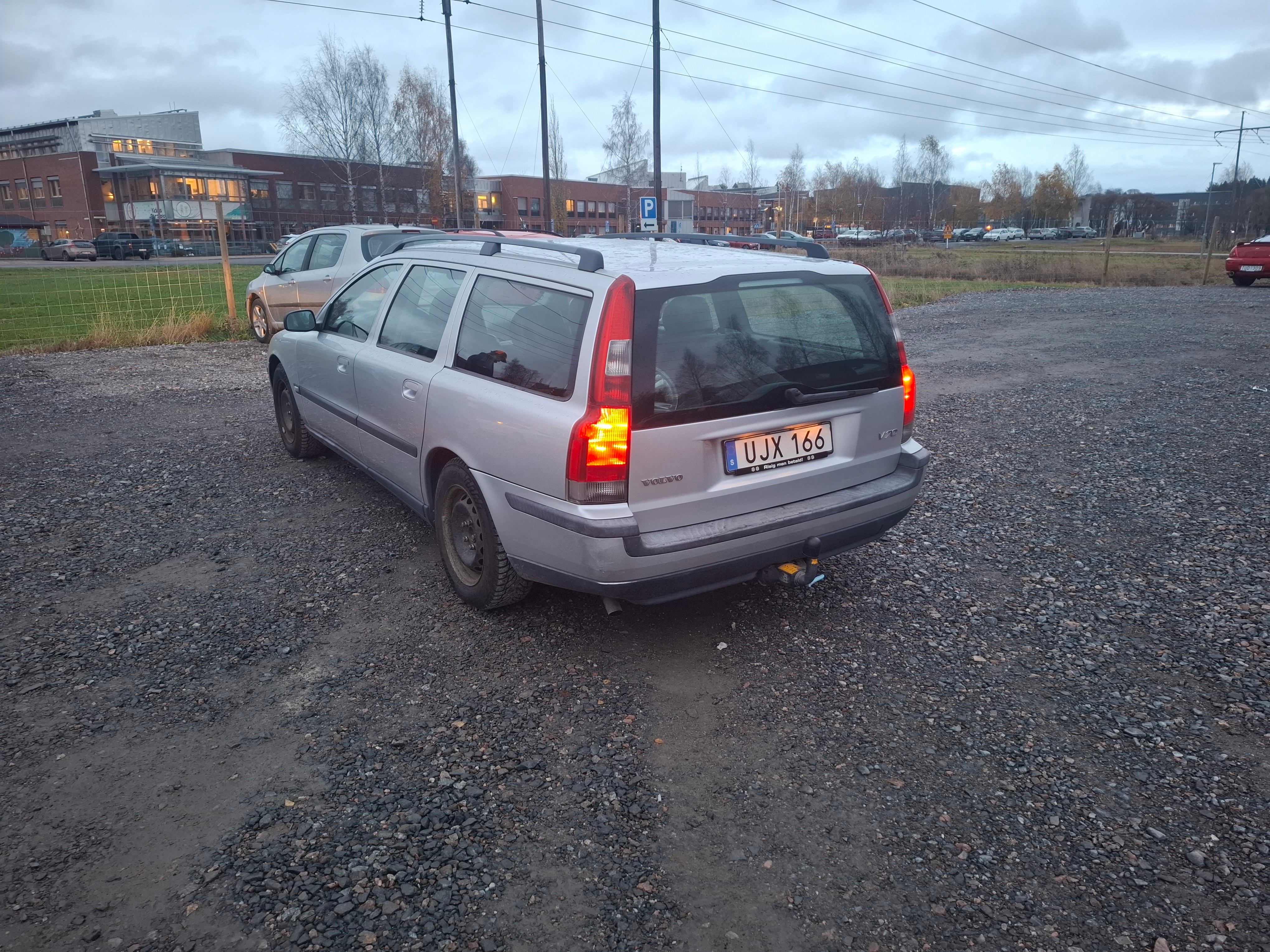 Volvo V70 2.4 2004, kuva 2/5