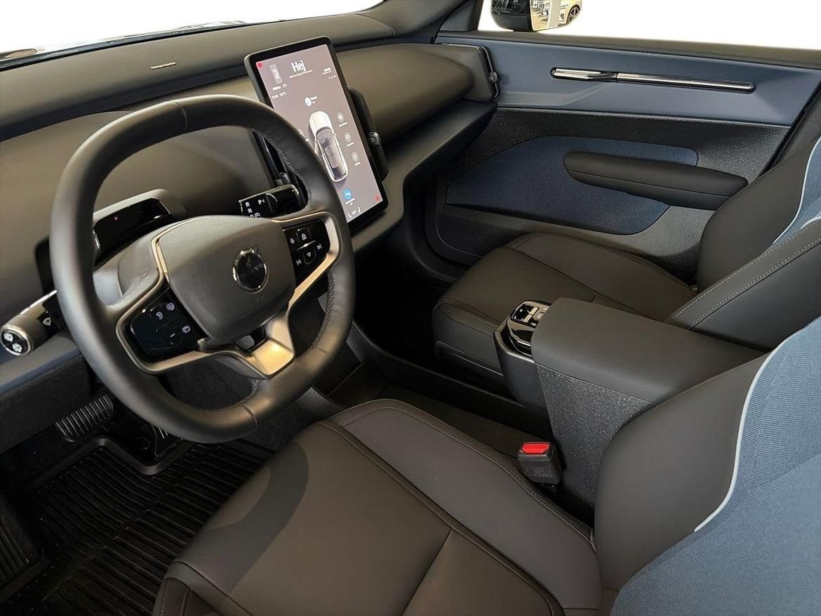 Volvo EX30 Performance Ultra 2025, photo 9/10