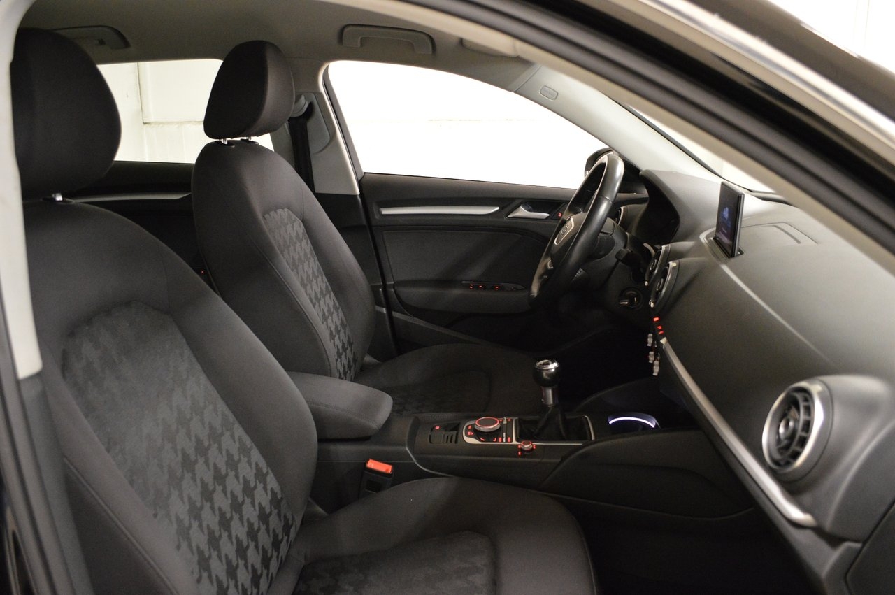 Audi A3 1.2 TFSI Attraction 2016, bild 3/10