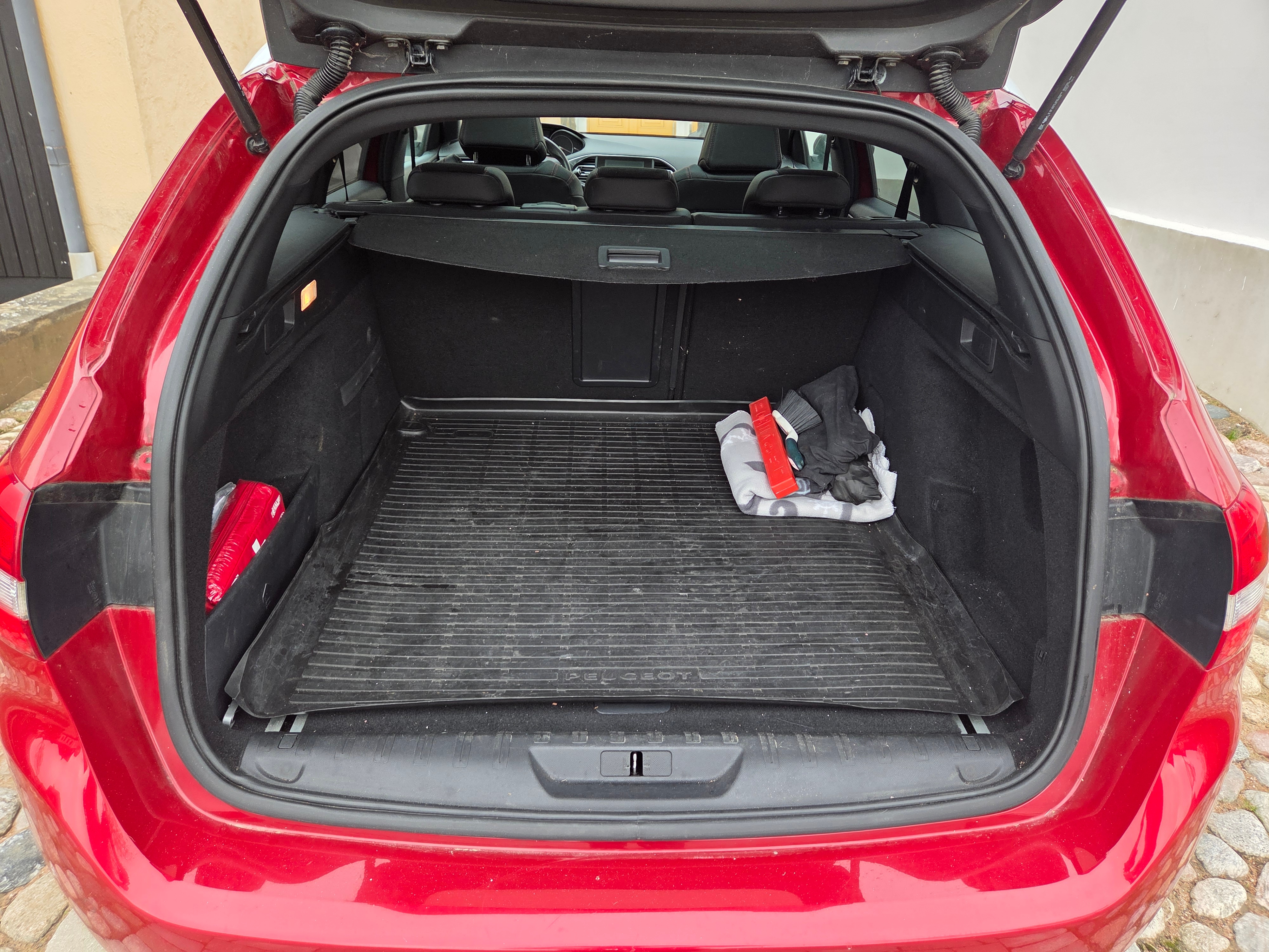 Peugeot 308 BlueHDi 180 GT 2015, bild 7/10
