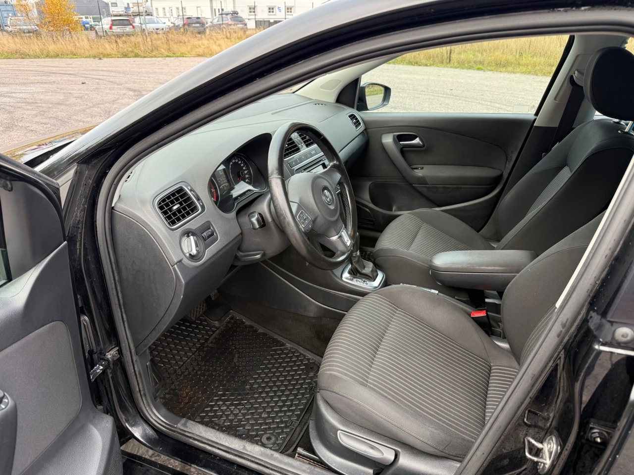 Volkswagen Polo 1.2 TSI GT 2010, photo 8/9