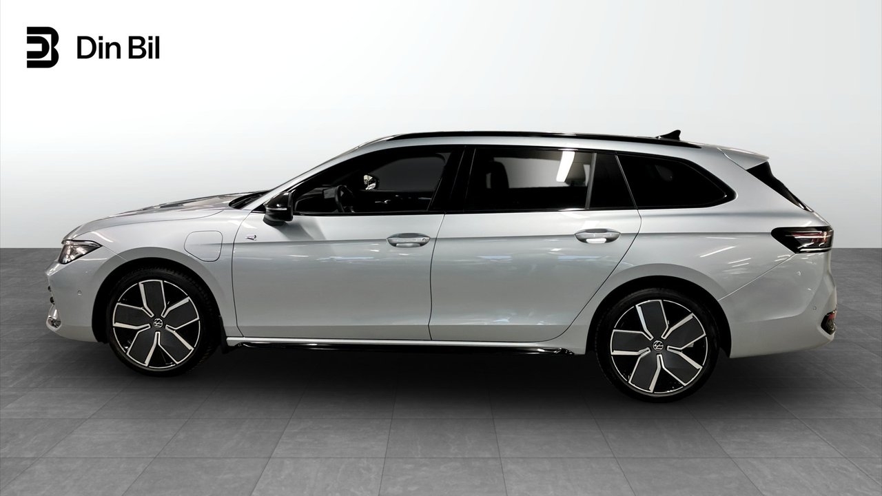 Volkswagen Passat R-Line 2026, bild 2/10