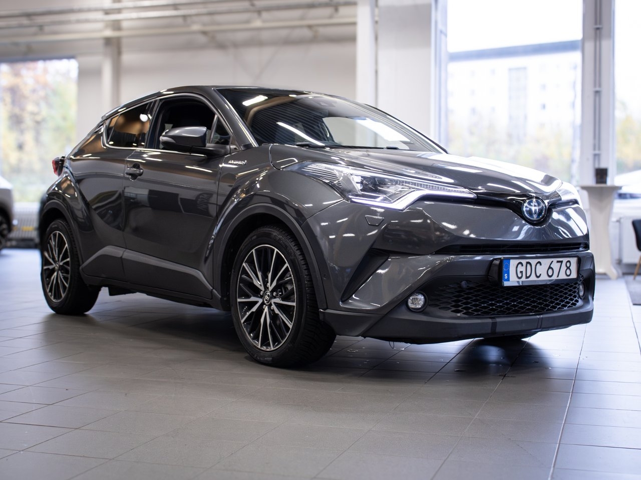 Toyota C-HR 1.8 Hybrid Executive 2018, bild 2/10