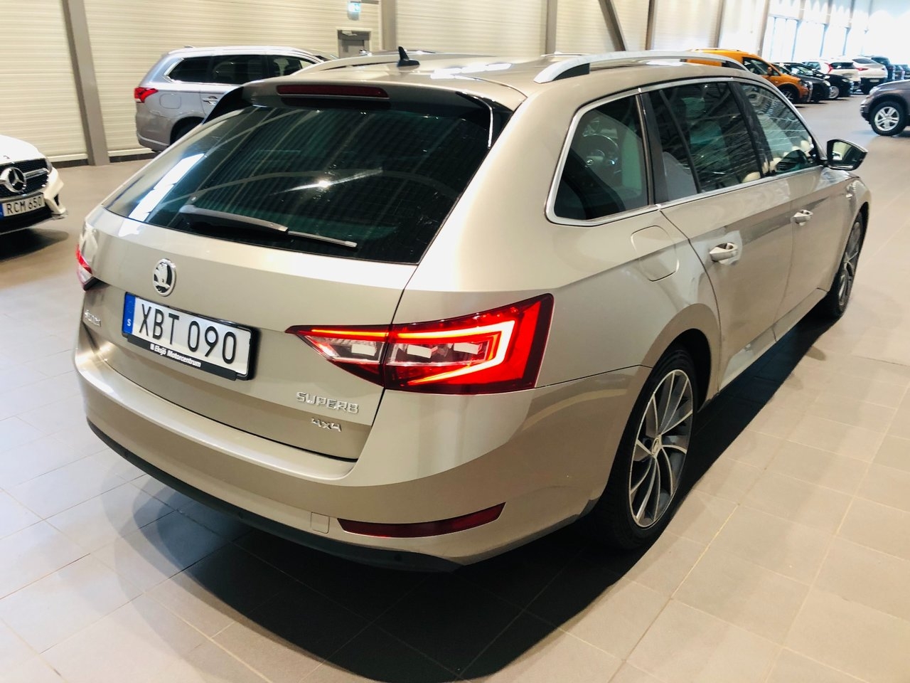Skoda Superb 2.0 TDI SCR L&K Business 2018, bild 3/10