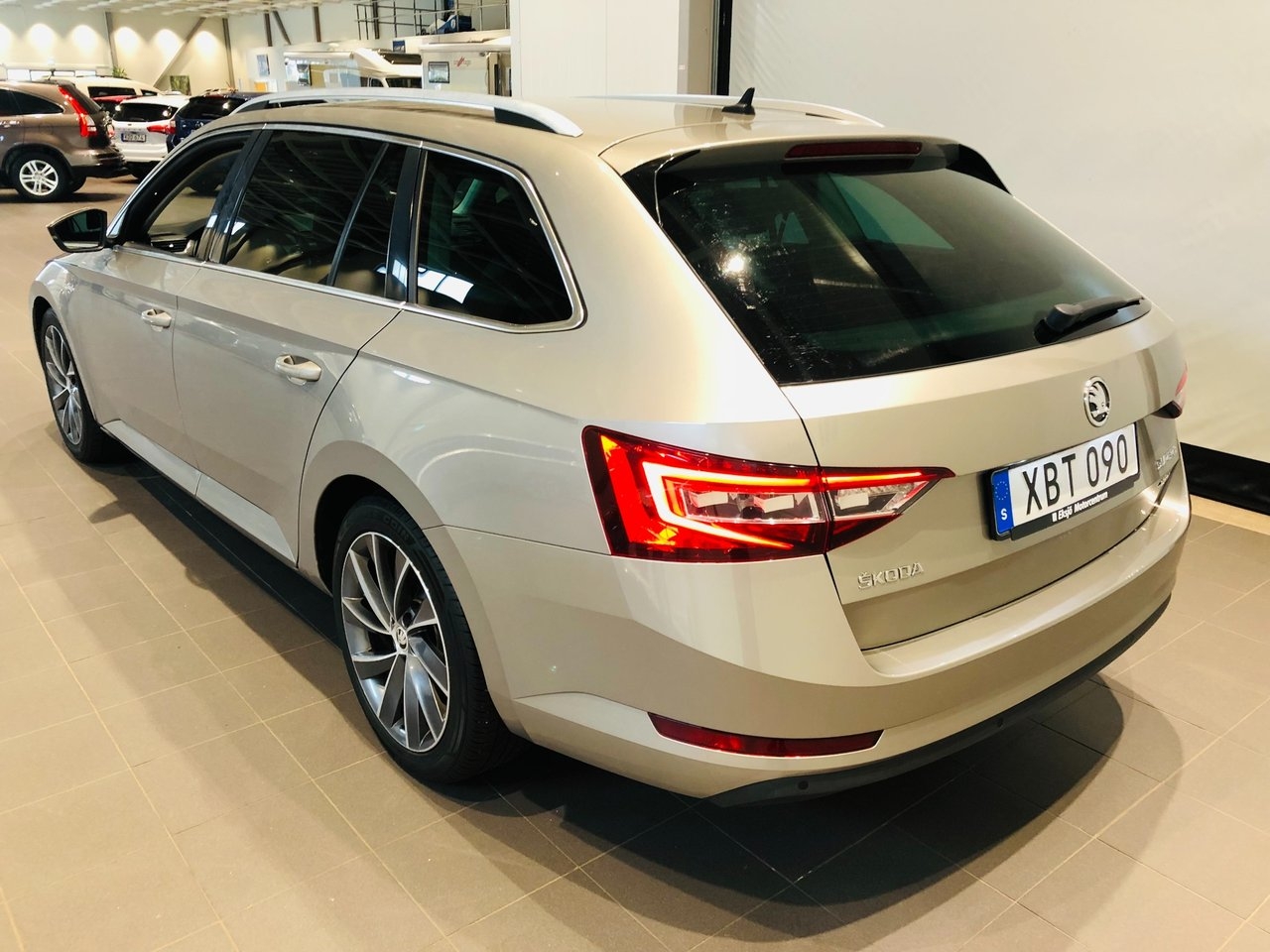 Skoda Superb 2.0 TDI SCR L&K Business 2018, bild 4/10