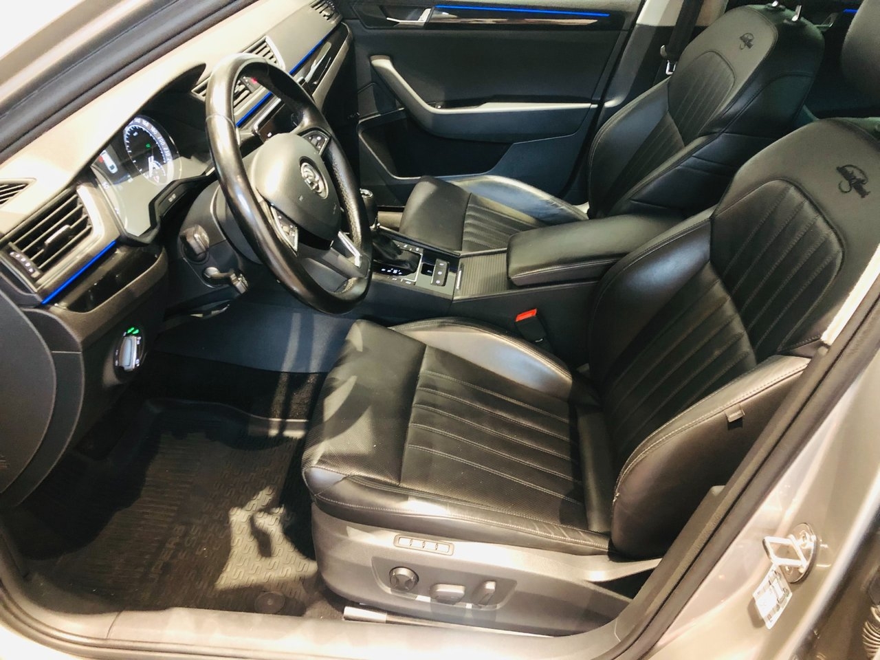 Skoda Superb 2.0 TDI SCR L&K Business 2018, bild 7/10