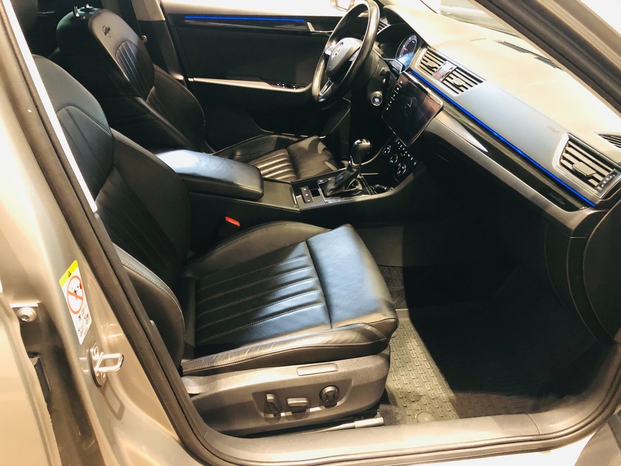 Skoda Superb 2.0 TDI SCR L&K Business 2018, bild 5/10