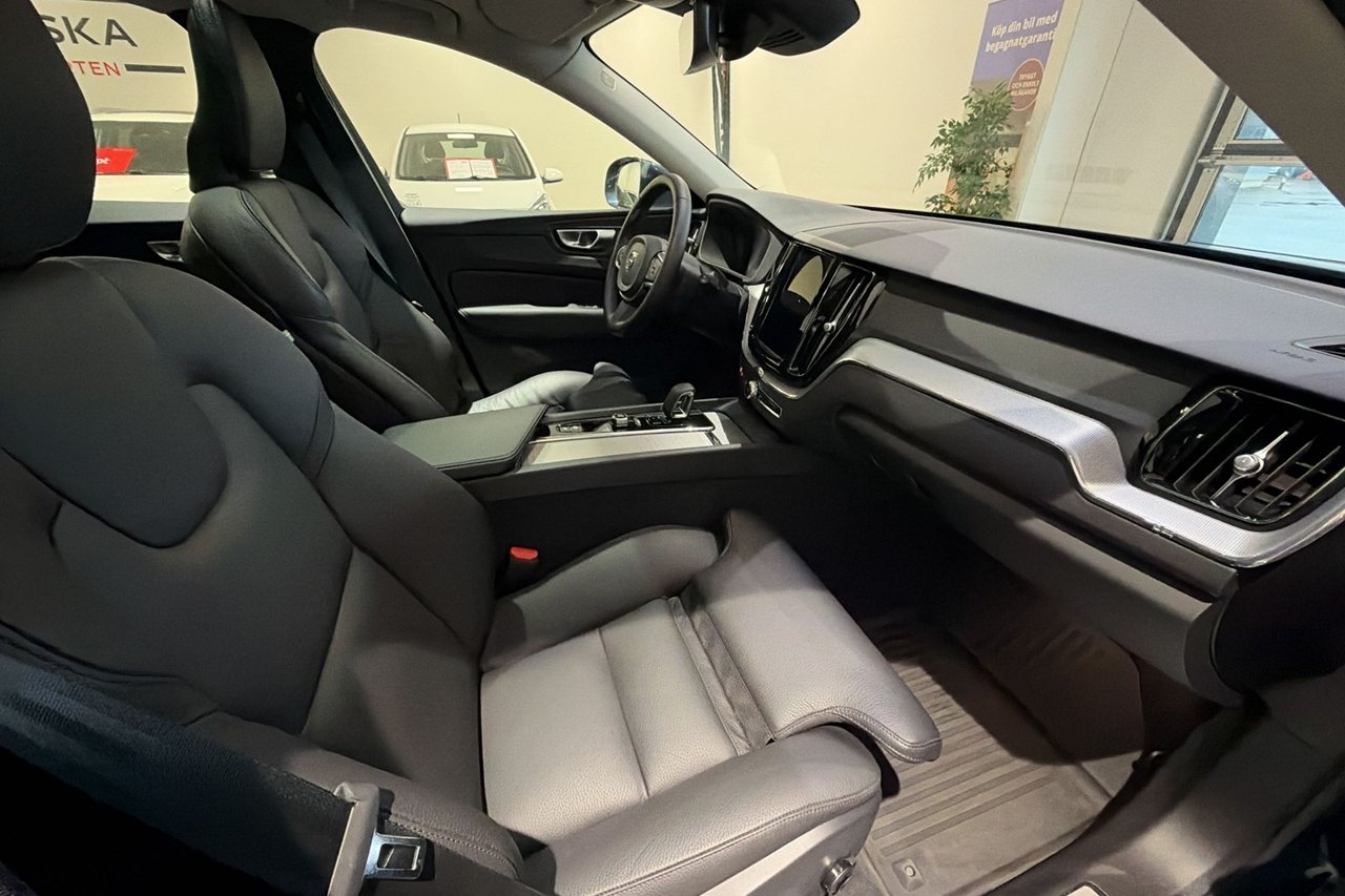 Volvo XC60 T6 Core 2024, photo 10/10