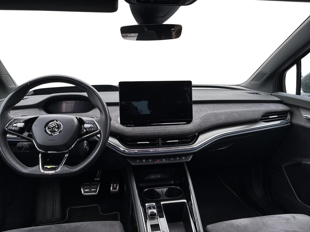 Skoda Enyaq 2023, photo 9/10