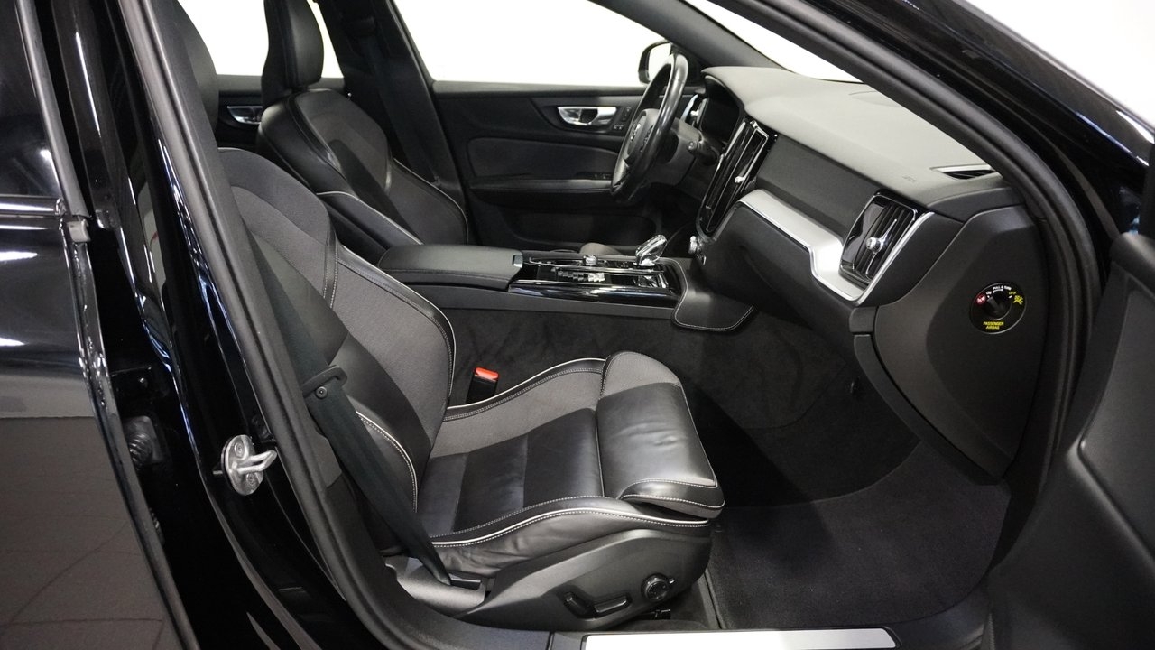 Volvo V60 T6 Plus Dark 2023, bild 9/10