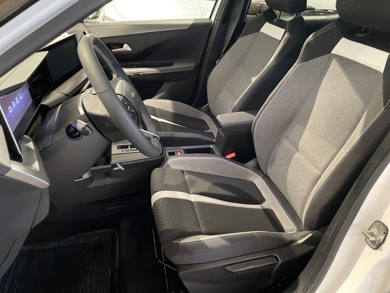 Opel Frontera 1.2 Turbo Hybrid 48V 2025, bild 7/10