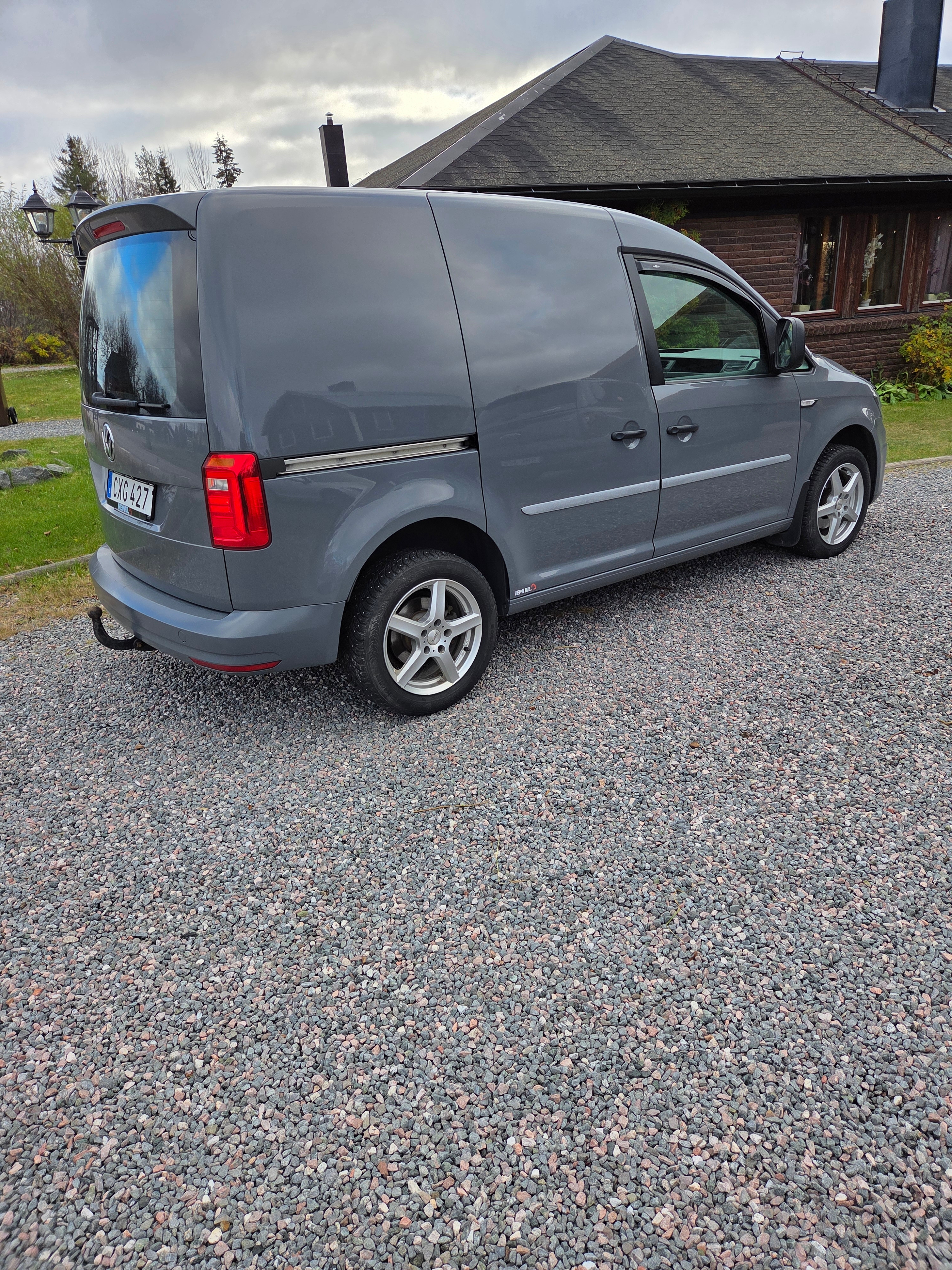 Volkswagen Caddy 2018, bild 2/3