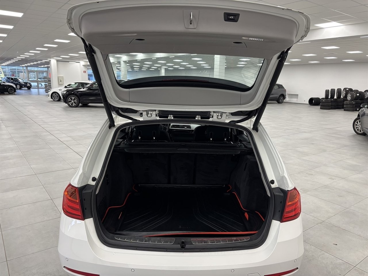 BMW 320d 2013, bild 5/10