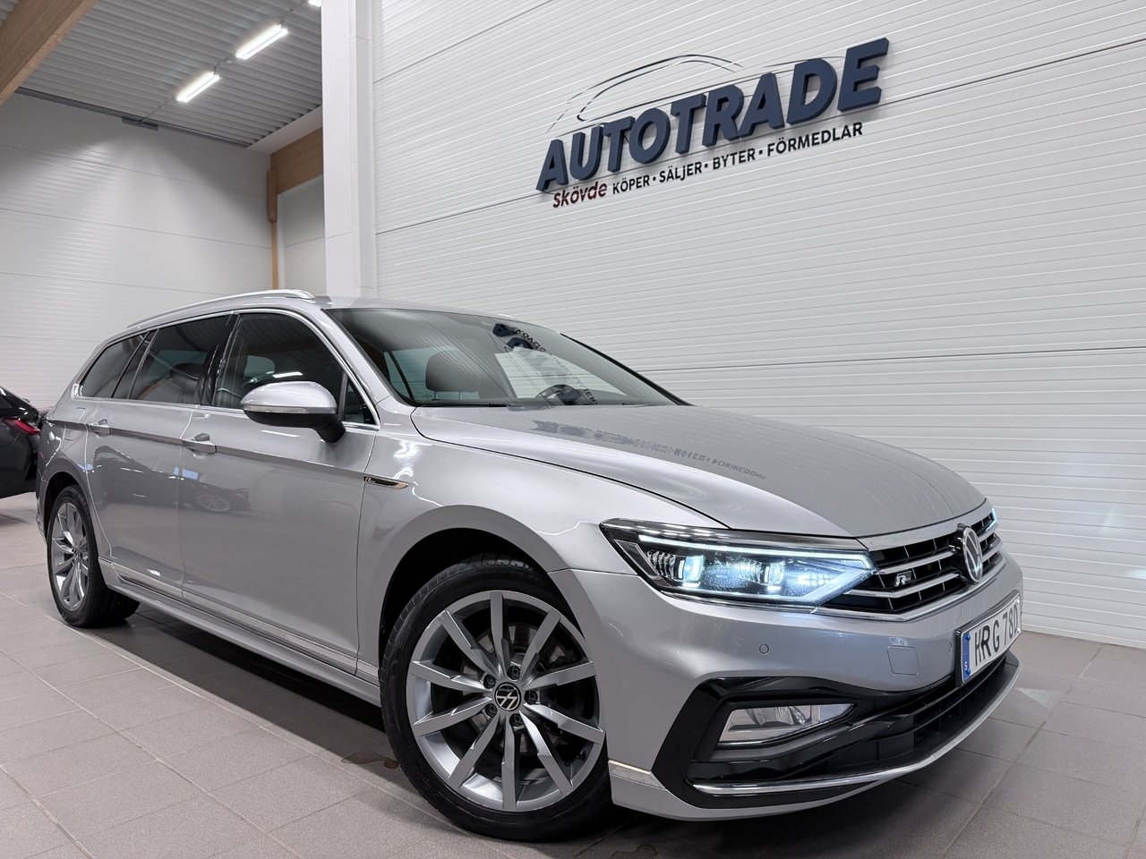 Volkswagen Passat 2.0 TDI SCR R-Line 2022, bild 2/10
