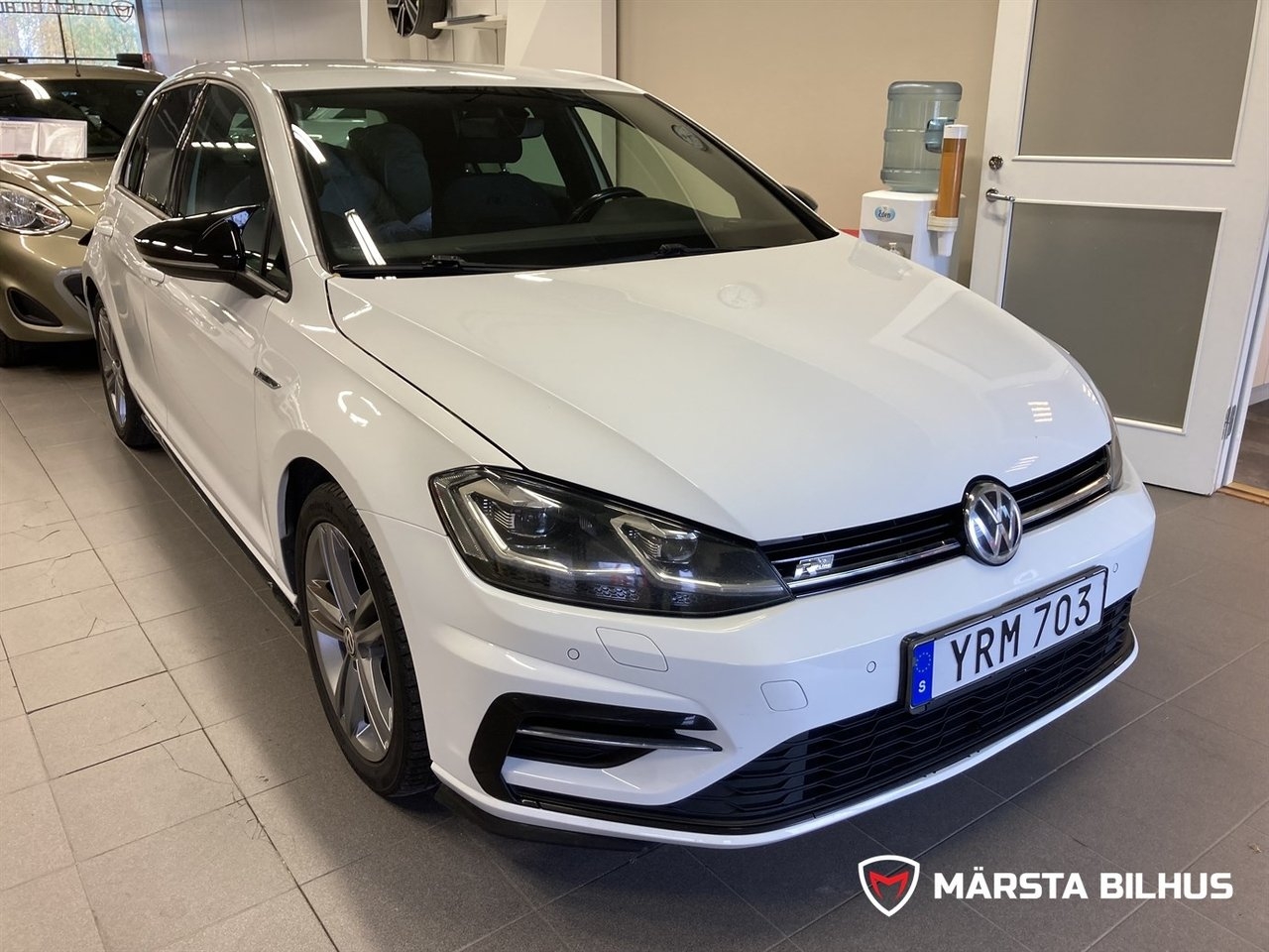 Volkswagen Golf 1.5 TSI R-Line 2019, kuva 2/10