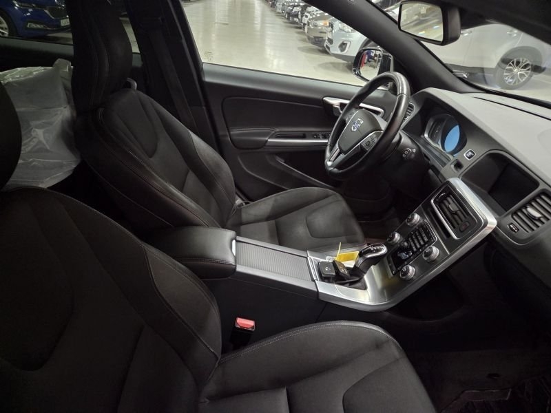 Volvo V60 Cross Country D4 Momentum 2016, bild 4/10