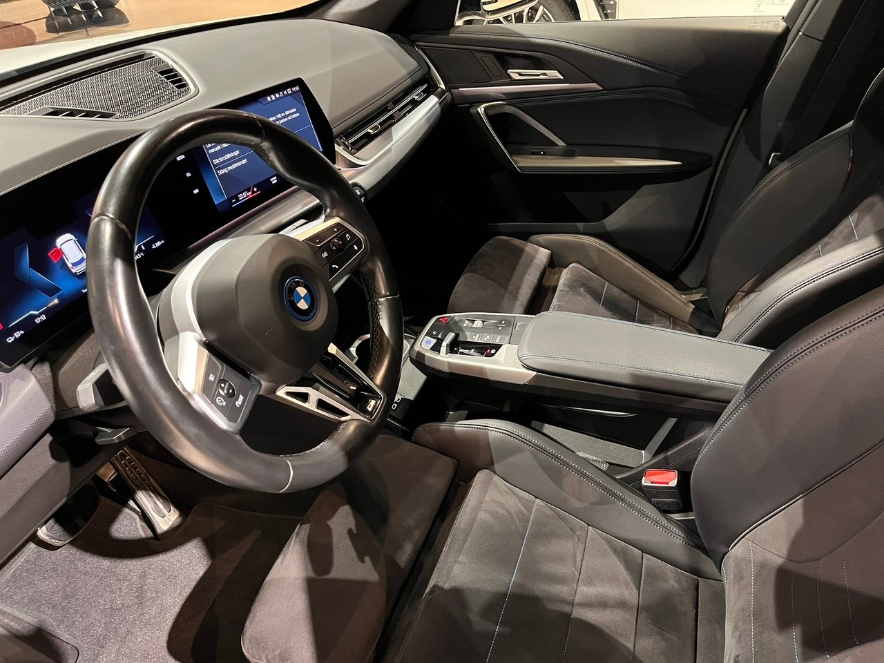 BMW iX1 M Sport 2024, bild 7/10
