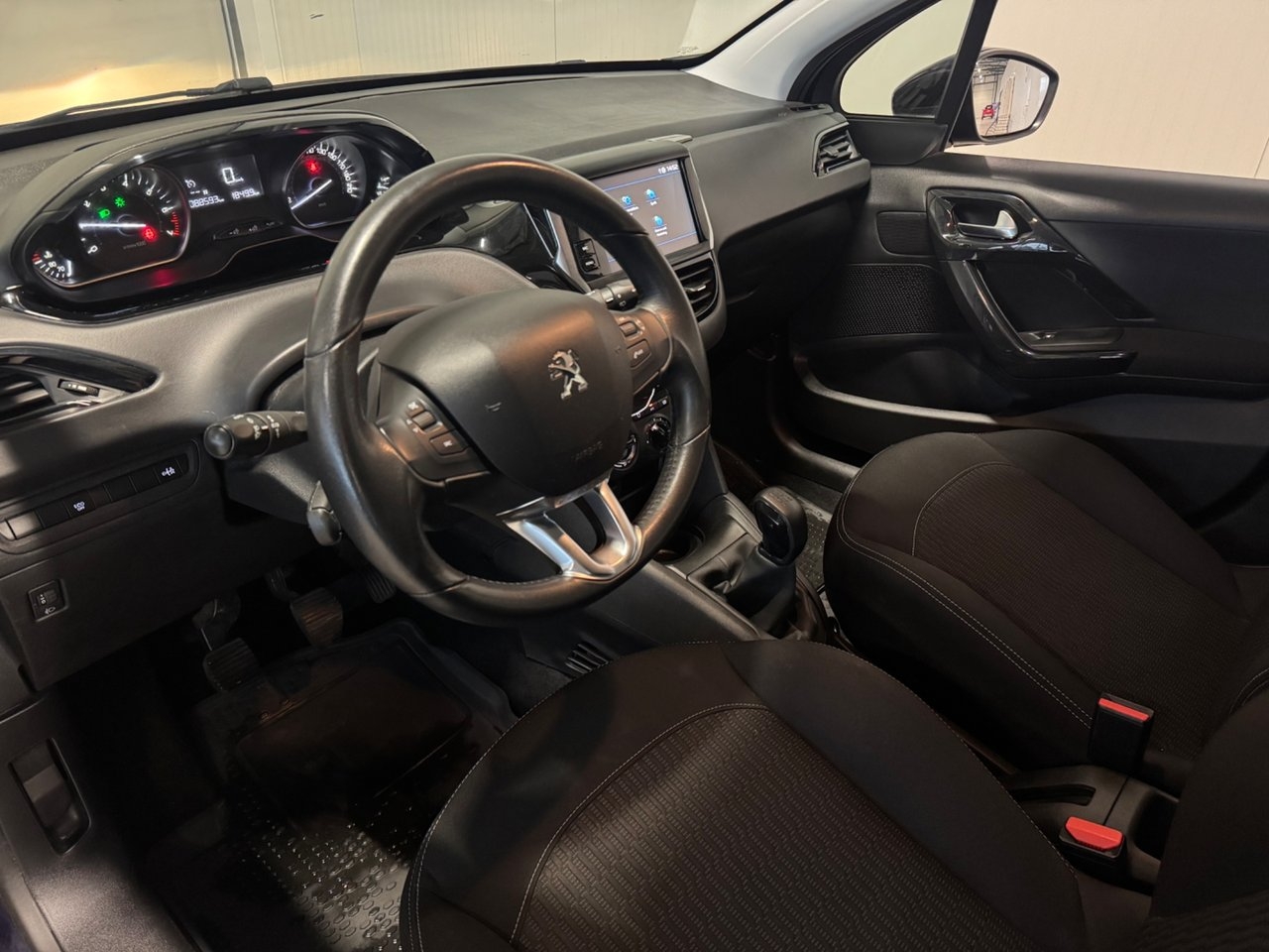 Peugeot 208 1.2 PureTech 82 2019, bild 7/10