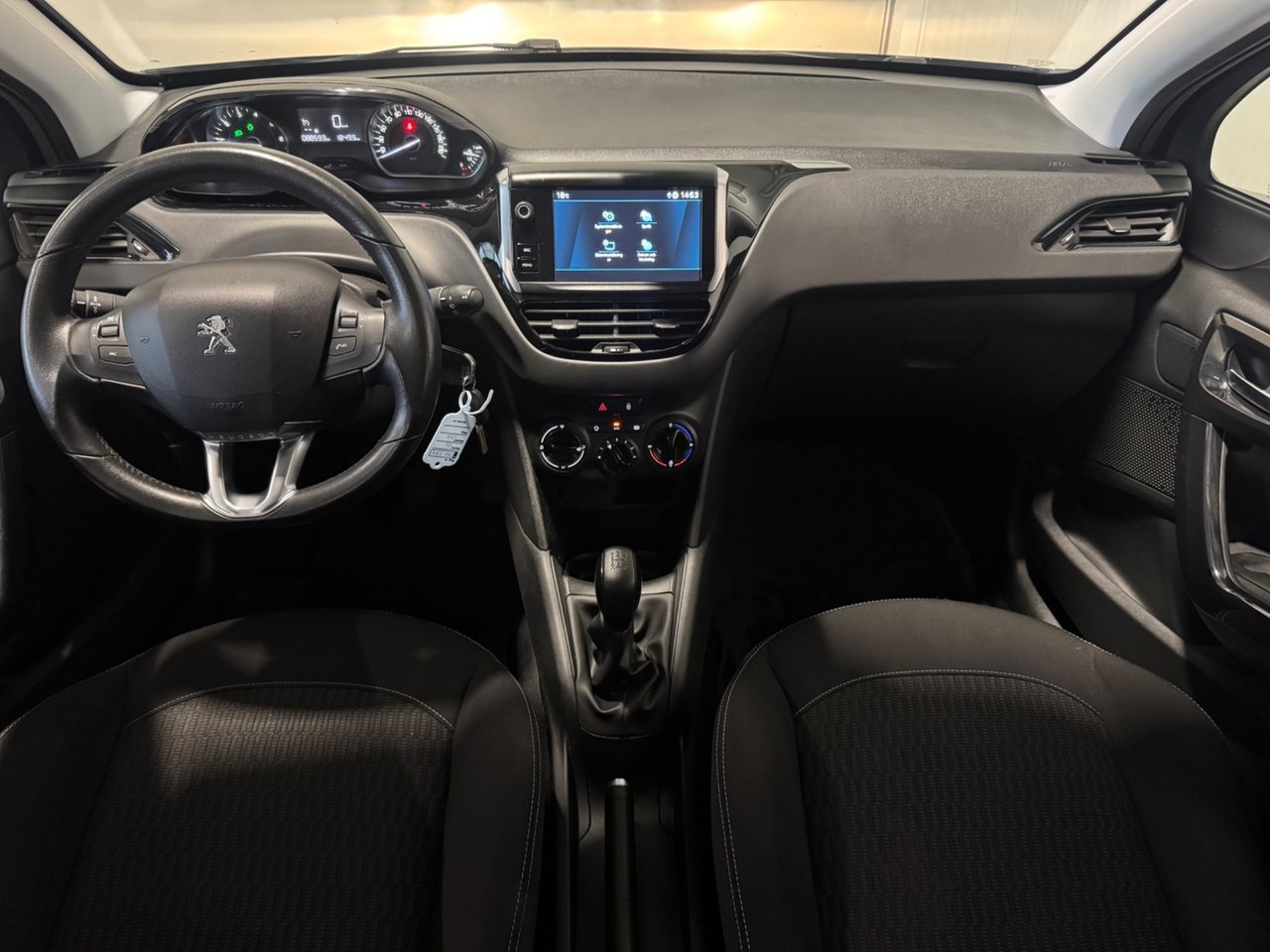 Peugeot 208 1.2 PureTech 82 2019, photo 10/10