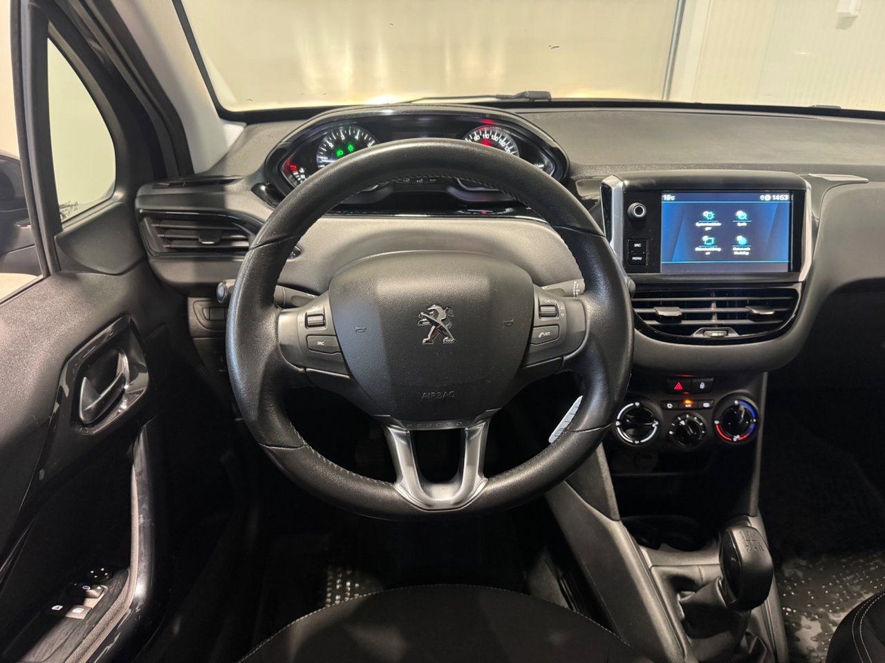 Peugeot 208 1.2 PureTech 82 2019, photo 9/10