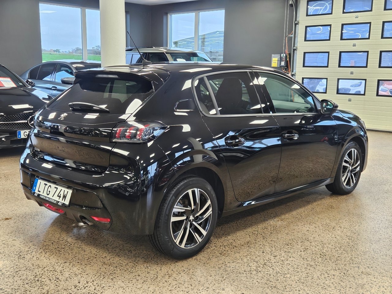 Peugeot 208 1.2 PureTech 100 Allure 2023, bild 6/10