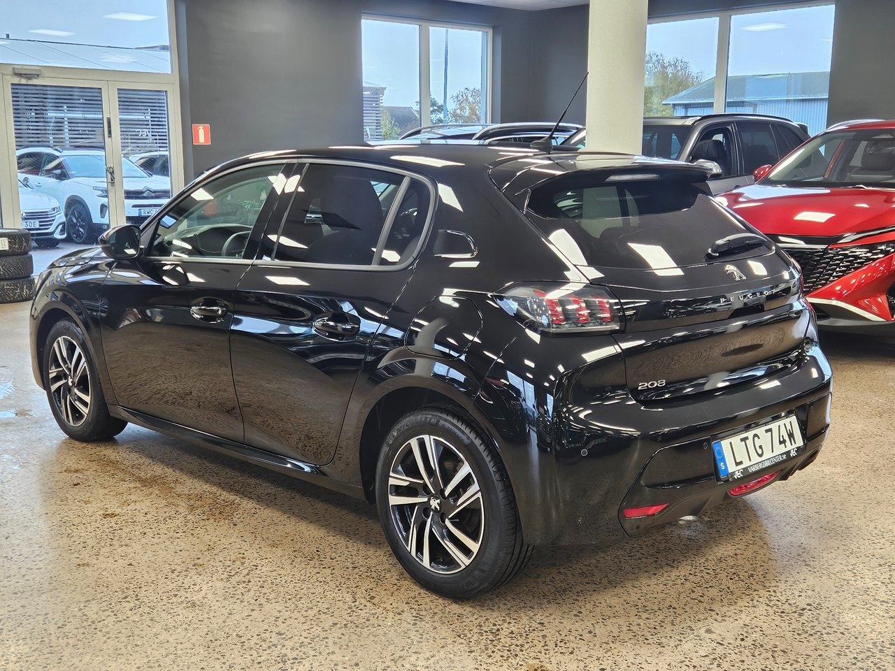 Peugeot 208 1.2 PureTech 100 Allure 2023, bild 4/10