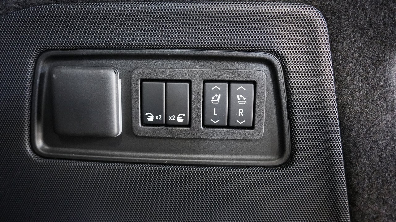 Cadillac Escalade Sport Platinum 2026, photo 9/10