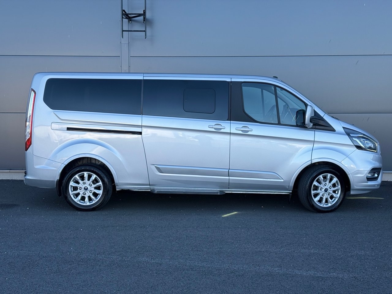 Ford Tourneo Custom 2019, bild 3/10