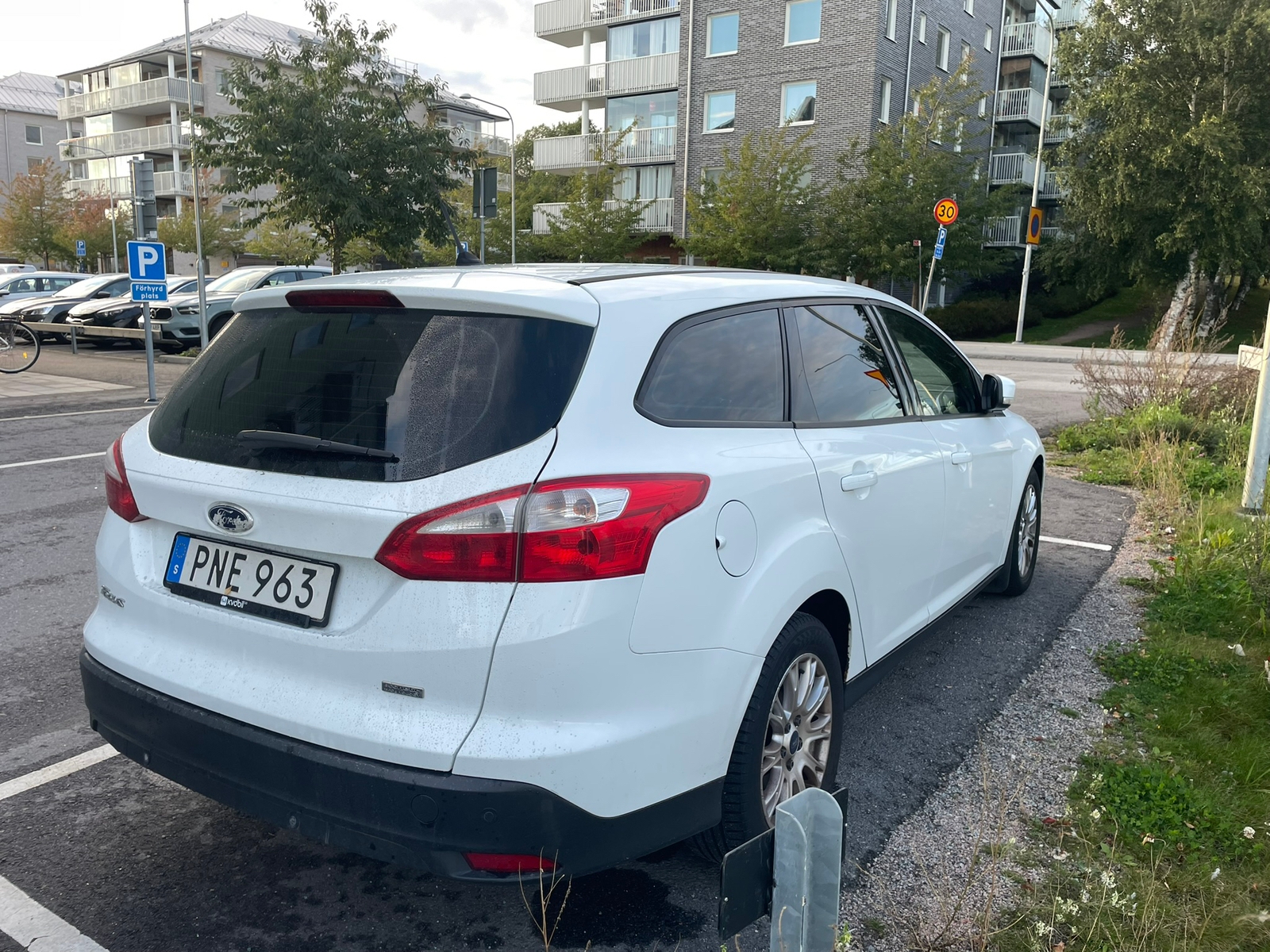 Ford Focus 1.6 TDCi ECOnetic 2014, bild 3/8