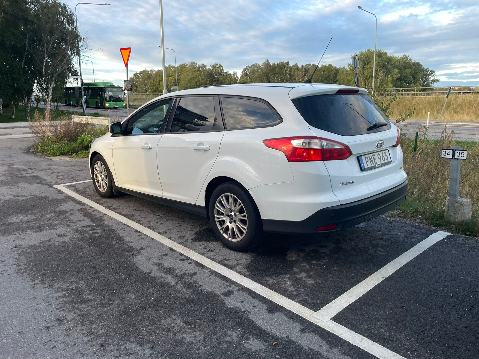 Ford Focus 1.6 TDCi ECOnetic 2014, bild 4/8