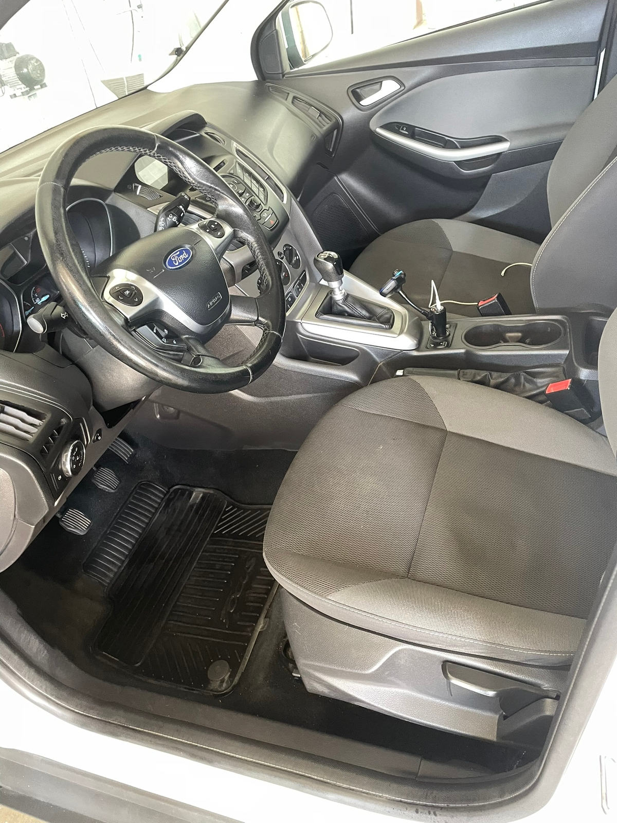 Ford Focus 1.6 TDCi ECOnetic 2014, bild 6/8