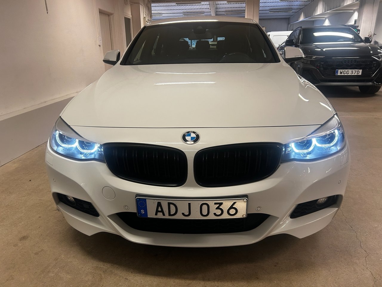 BMW 330i M Sport 2017, bild 2/10