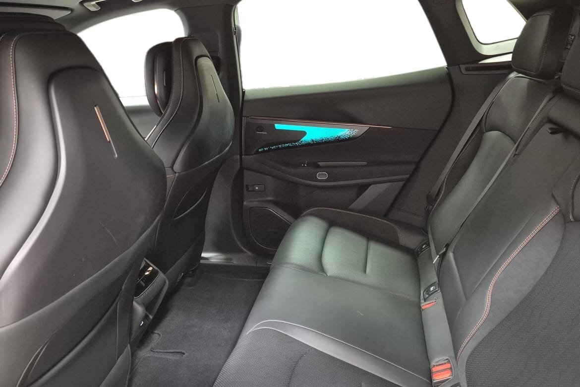 Lynk & Co 08 1.5TD PHEV More 2025, bild 6/10