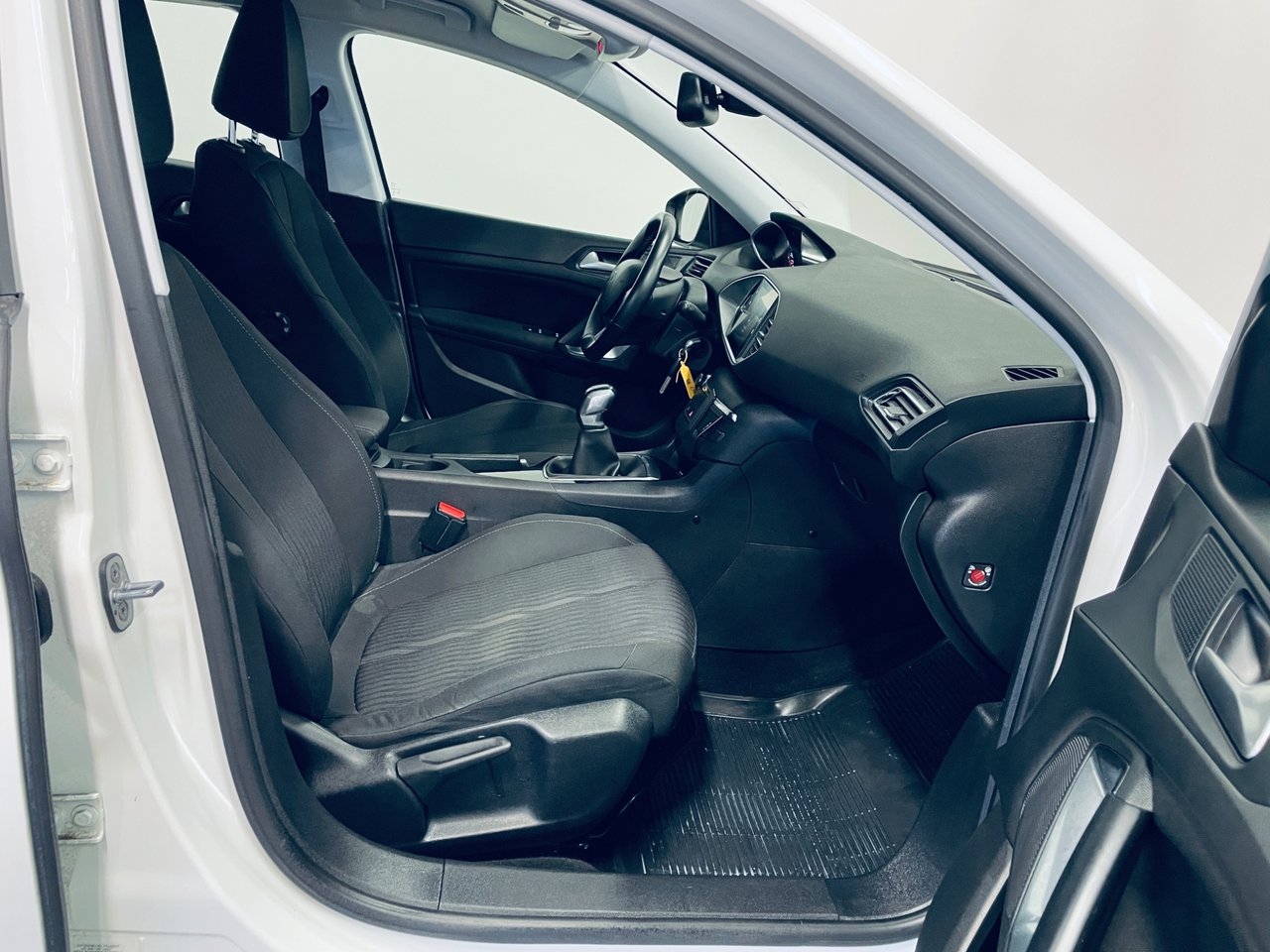 Peugeot 308 PureTech 110 Active 2016, bild 9/10