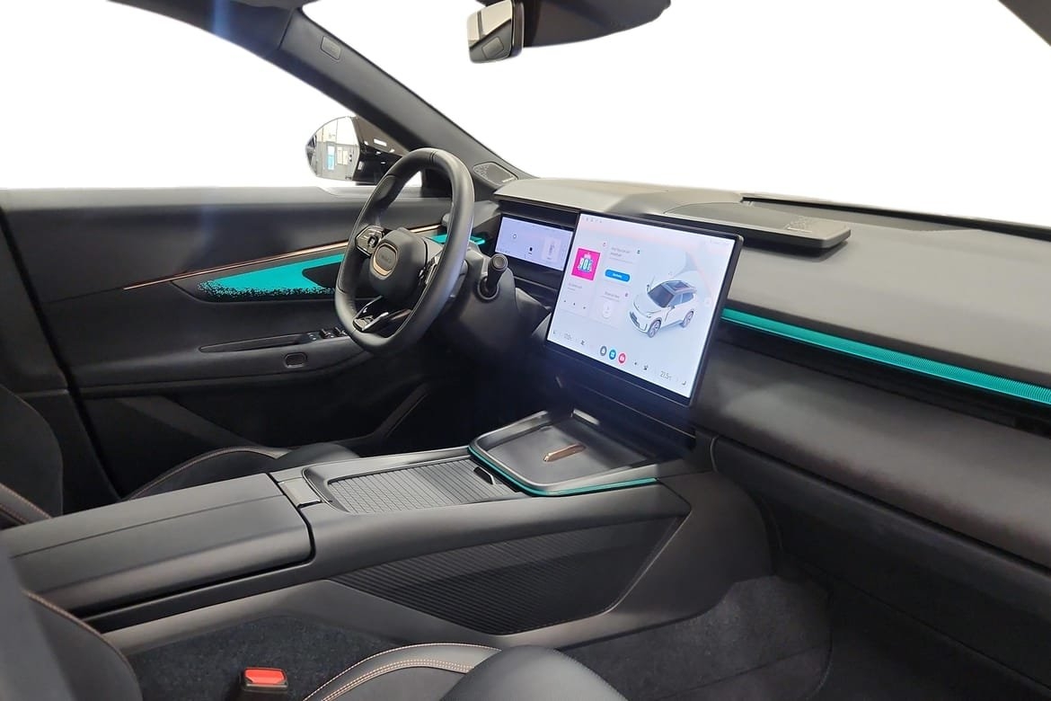 Lynk & Co 08 1.5TD PHEV More 2025, bild 4/10