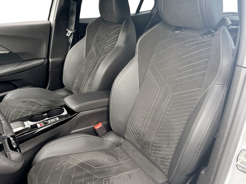Peugeot 2008 1.2 PureTech 130 GT 2025, bild 5/10