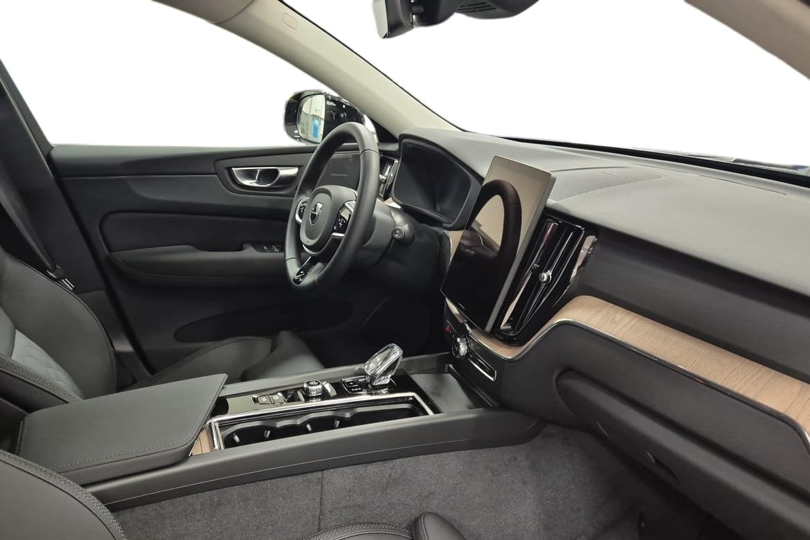 Volvo XC60 T6 Plus Dark Nordic 2026, bild 4/10