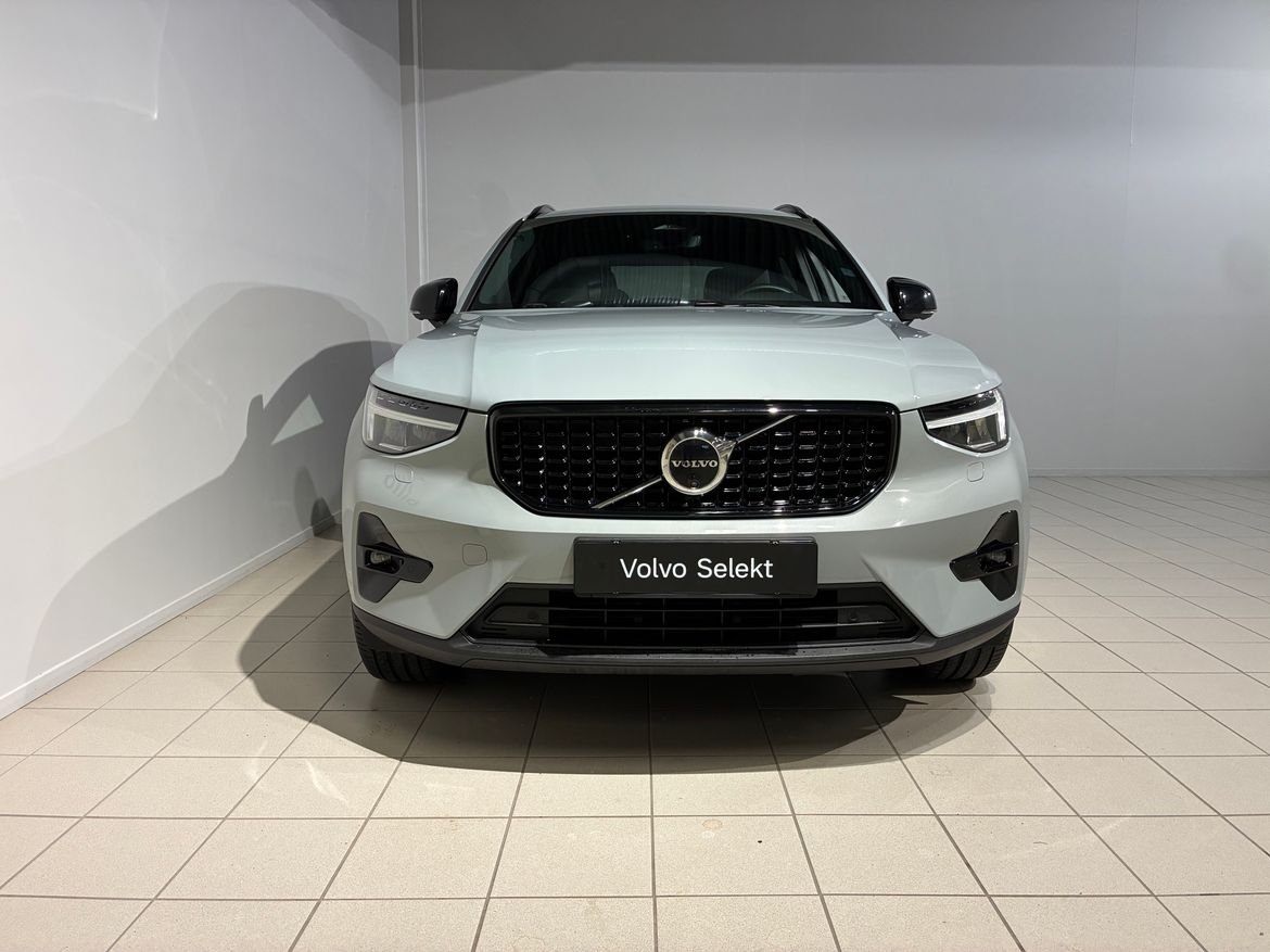Volvo XC40 B3 Plus Dark 2025, bild 2/10